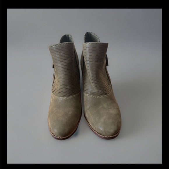 Baretraps Womens Cacie Moss Side Zipper Ankle Boots Size 7 Medium - Picture 4 of 5